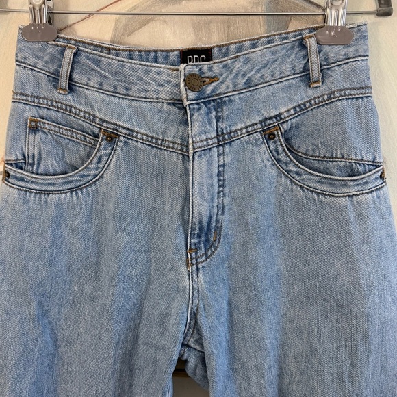 BDG Urban Outfitters High Rise Cowboy Cut Mom Jeans Medium Blue Size 27* - Picture 2 of 10